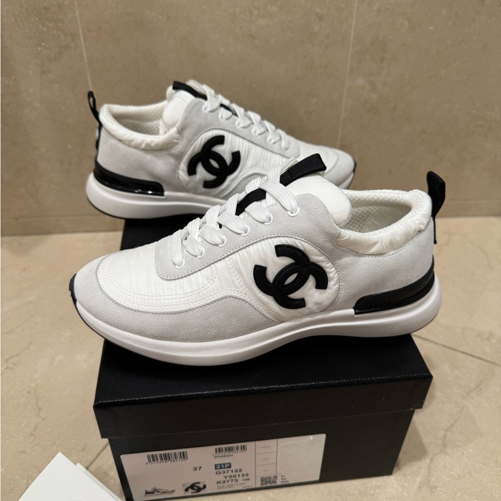 NEW Auth CHANEL Trainer Sneakers EU37